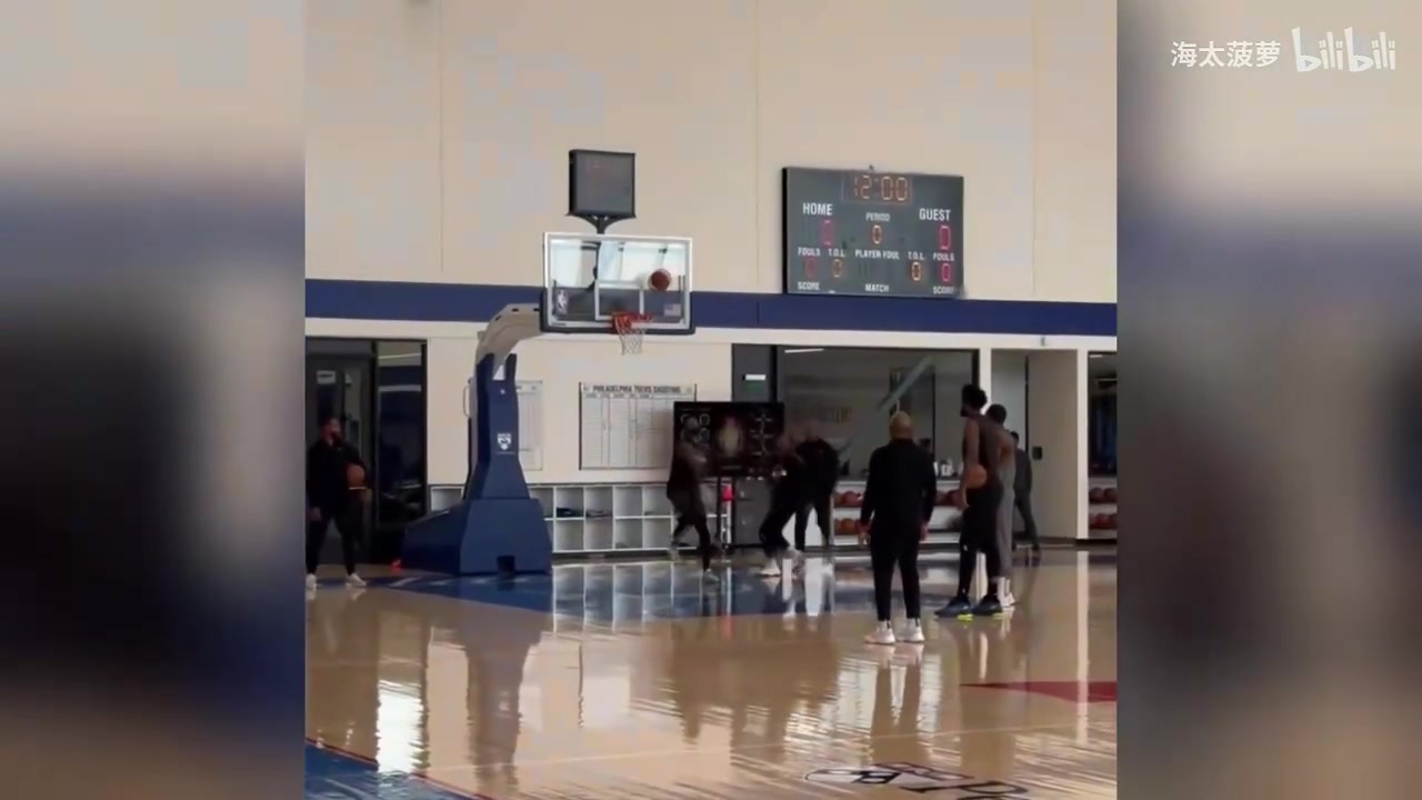 谁才是队内单挑王76人训练结束后的单挑乔治依旧丝滑